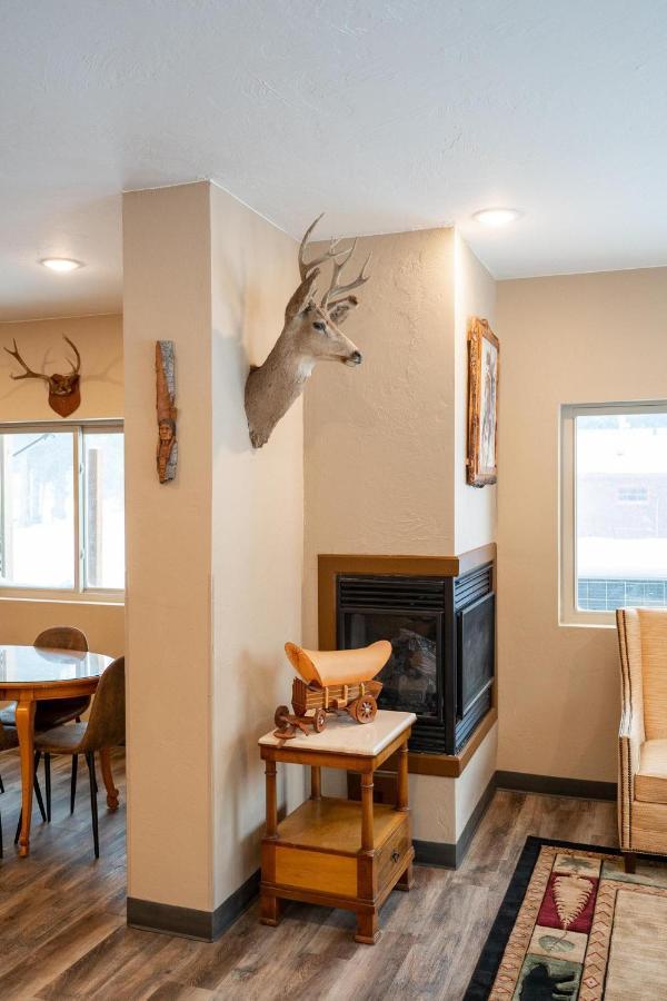 Wagon Wheel Hotel West Yellowstone Eksteriør billede