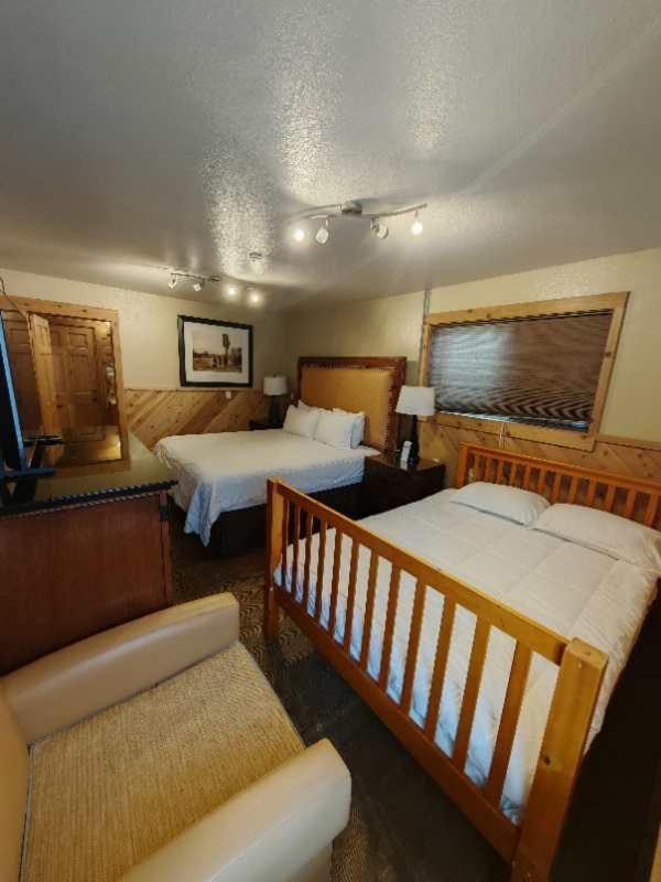 Wagon Wheel Hotel West Yellowstone Eksteriør billede